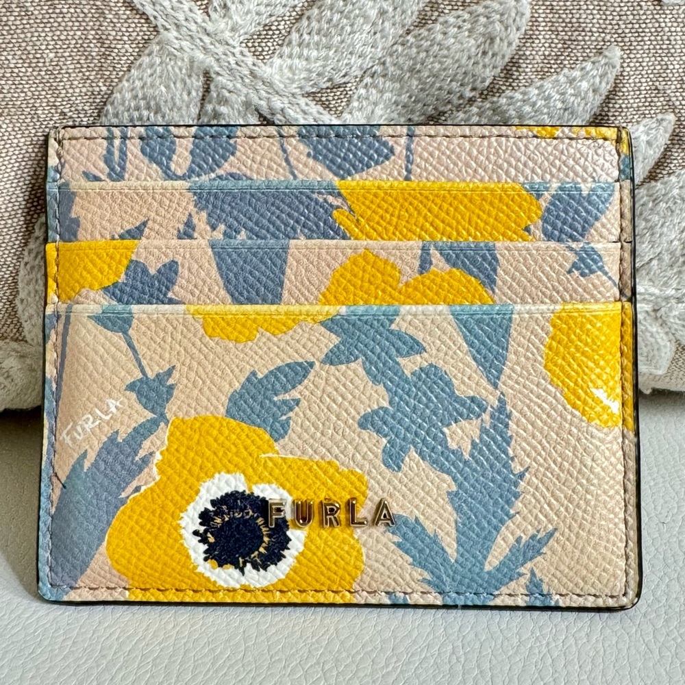 Ⓜ️SOLDⓂ️ FURLA Multi Floral Card Wallet
